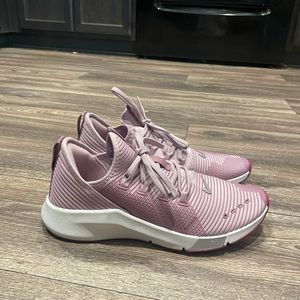 Women’s Nike air zoom elevate size 7